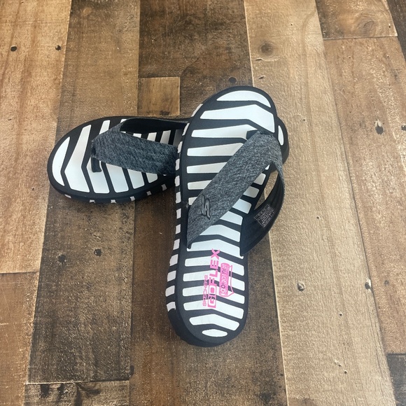 Skechers GoFlex Flexible Flip Flops with Gogamat Technology - Picture 6 of 16